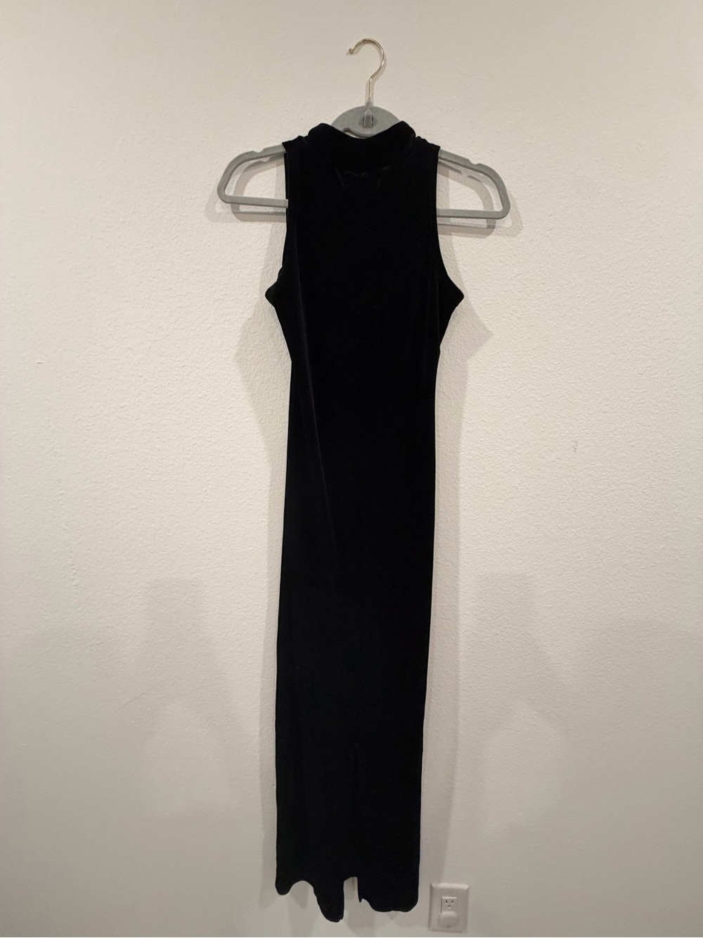 MINKPINK Urban Outfitters Black formal Velvet Sleeveless Maxi Dress size small - Picture 5 of 6